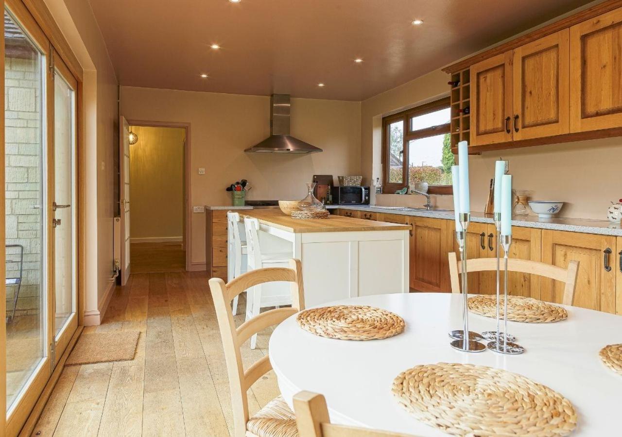 Charming 3Bd Cotswolds Family Retreat Villa Bourton-on-the-Water ภายนอก รูปภาพ