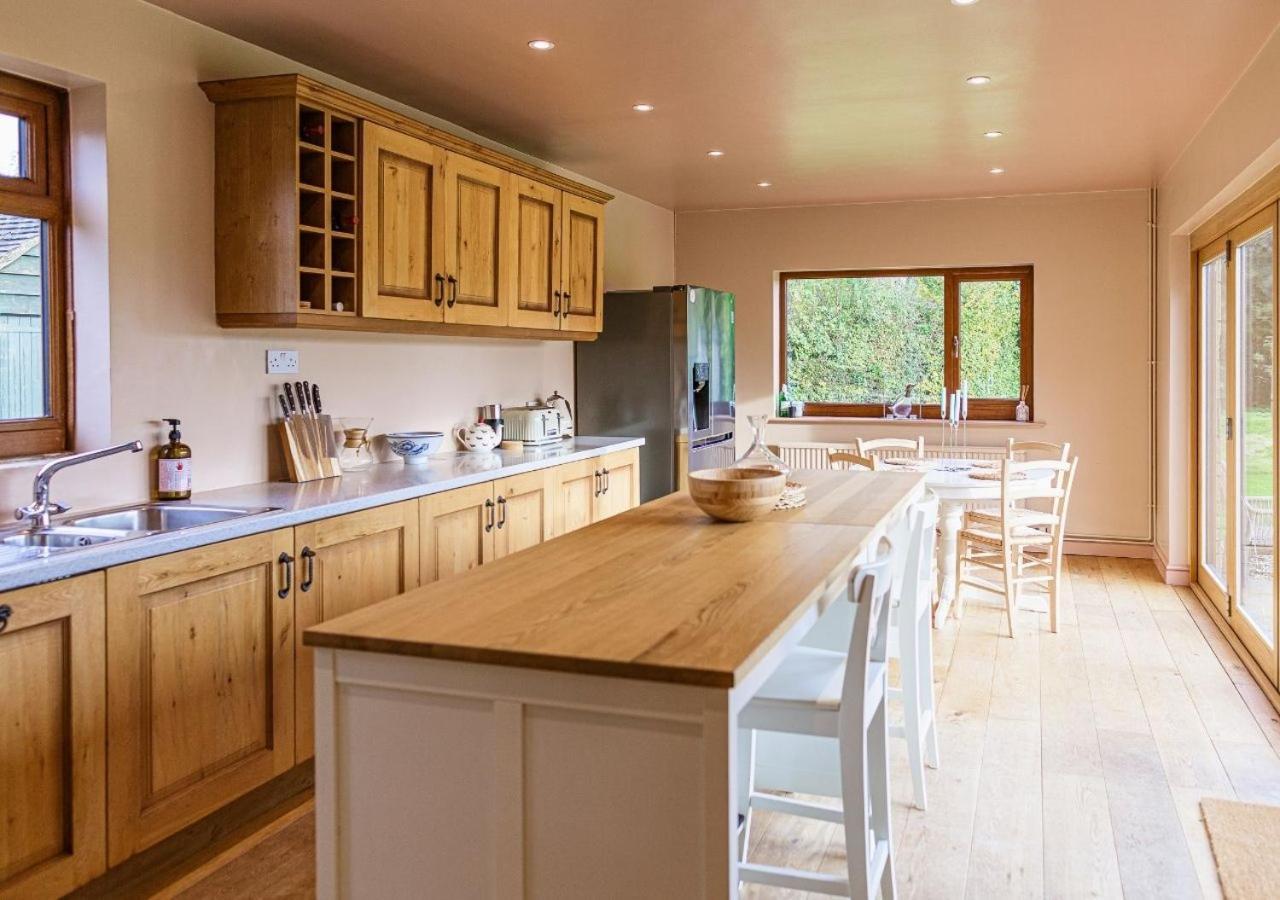 Charming 3Bd Cotswolds Family Retreat Villa Bourton-on-the-Water ภายนอก รูปภาพ