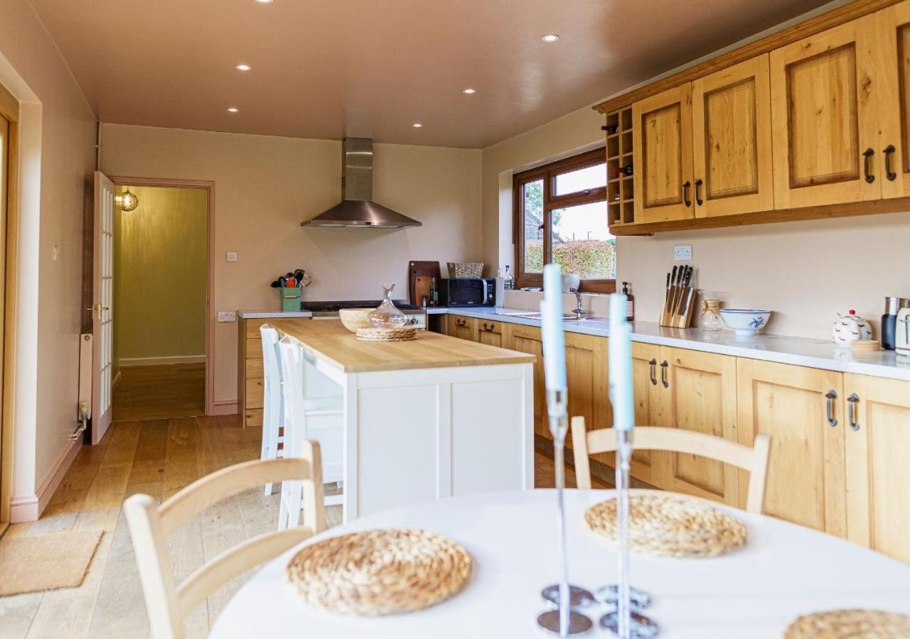 Charming 3Bd Cotswolds Family Retreat Villa Bourton-on-the-Water ภายนอก รูปภาพ